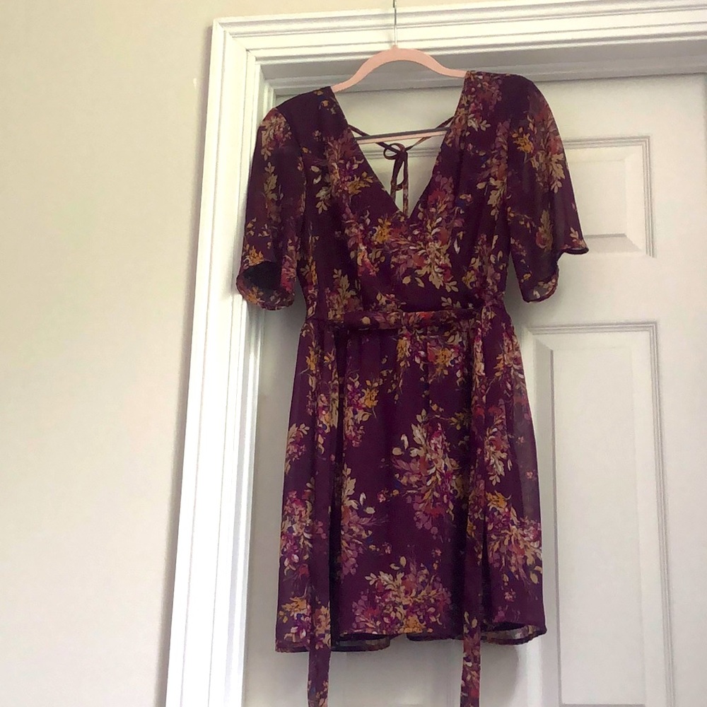 Floral mini dress with short sleeves